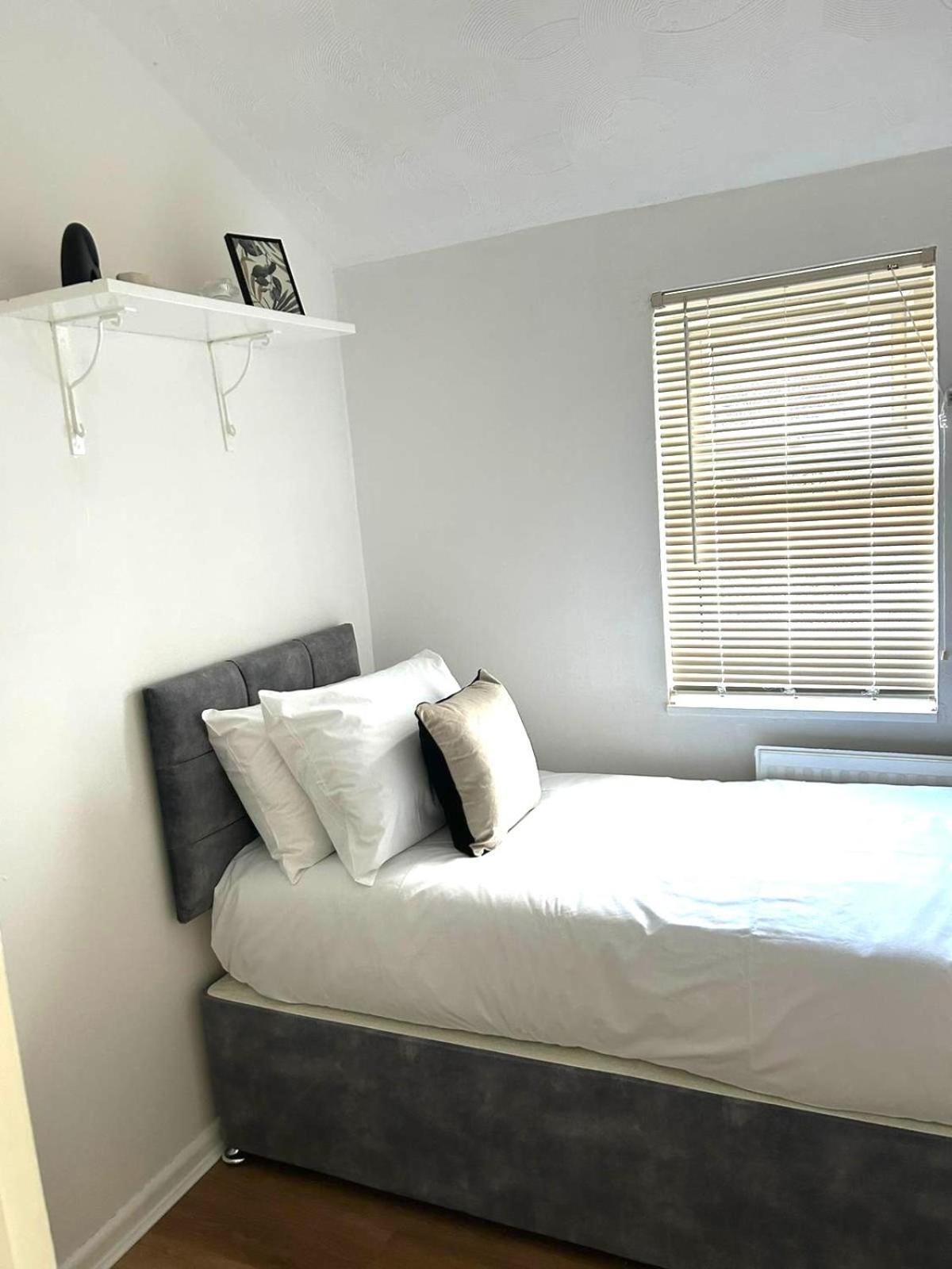 Mideyah Stays - 3 Bed Comfy House Кардифф Экстерьер фото